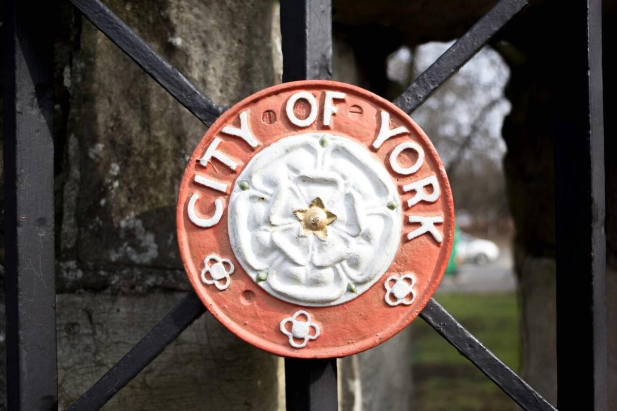 Stylish Apt With Minster Views I Pass The Keys York Bagian luar foto